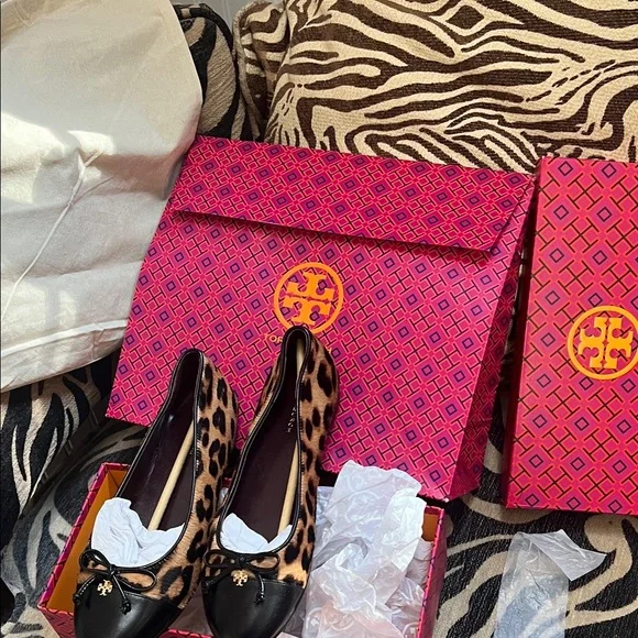 Tory Burch Leopard Print Flats with Black Soles - Picture 3 of 3